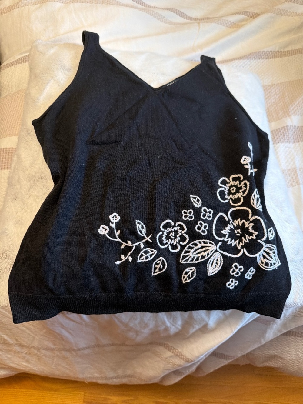 Black Stretch V-neck Tank with floral embroidery - GAP small